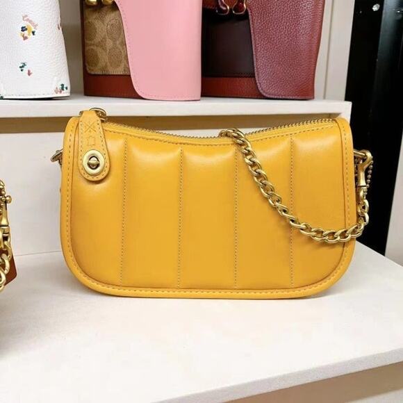Coach C3490 Swinger 20 With Quilting In Brass/Buttercup